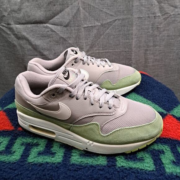 %Size 10.5 Nike Air Max 1 Men Atmosphere Grey White Fresh Mint Black / A 28 main image 13